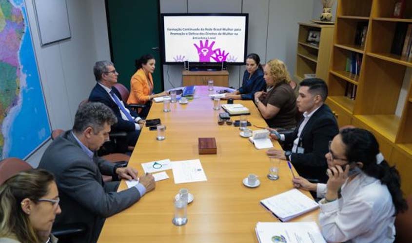 Ampliação do projeto de capacitação dos conselhos da mulher na região amazônica é debatido na Secretaria de Políticas para Mulheres   