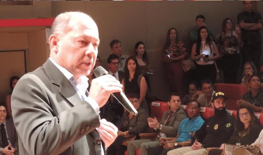 Workshop debate aproveitamento de servidores transpostos para União com a participação do deputado Coronel Chrisostomo