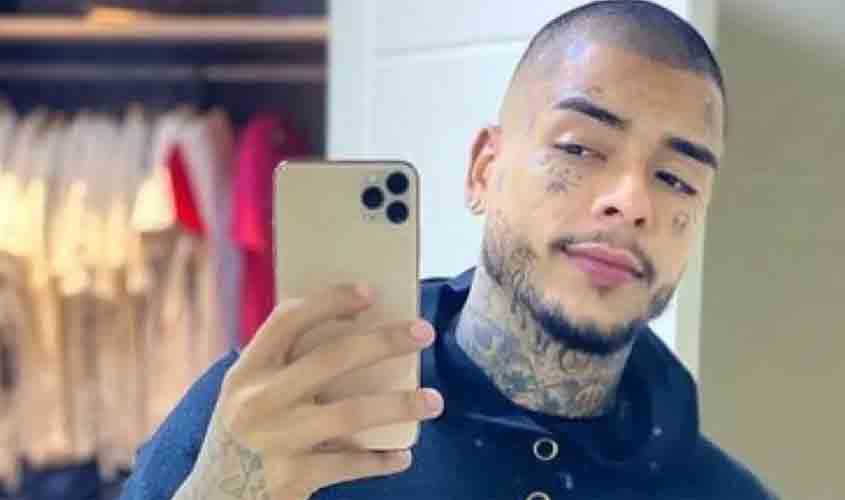 Polícia investiga se MC Kevin tentou pular de 5° andar de hotel para a piscina