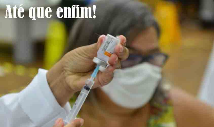 Chegam nesta terça 25 mil doses do Coronavac para imunizar todos os que esperam a segunda dose