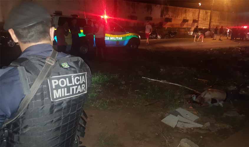 Desconhecidos em moto tentam matar homem a tiros em distrito de Porto Velho