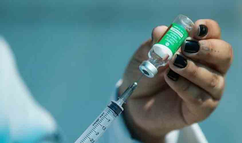 Covid-19: Variante em circulação pode ser protegida com vacina