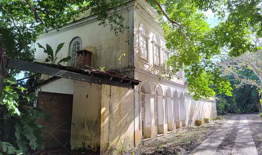 Prefeitura realiza limpeza do Casarão Santo Antônio em Porto Velho