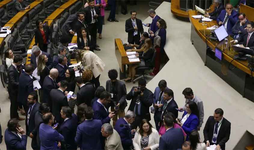 Congresso aprova usar emendas para salários de profissionais da saúde