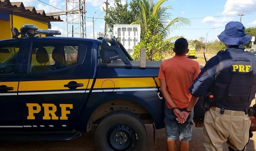 PRF flagra motorista, sob efeito de cocaína, transportando tabletes de maconha 