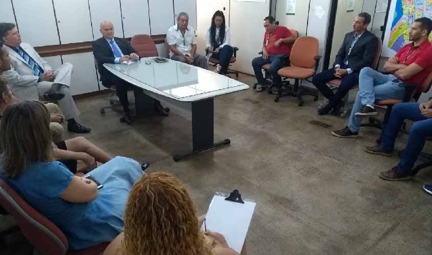 Encontro com servidores e imprensa marca início de agenda de trabalho em Rondônia