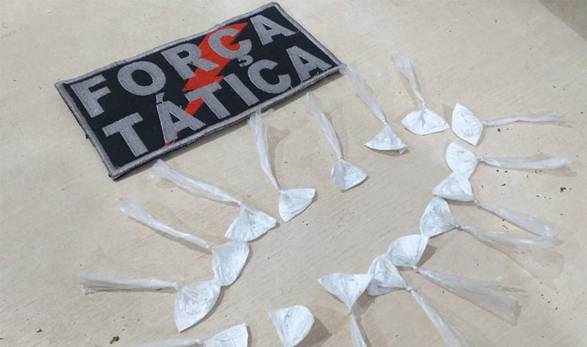 Casal é preso com cocaína e moto roubada