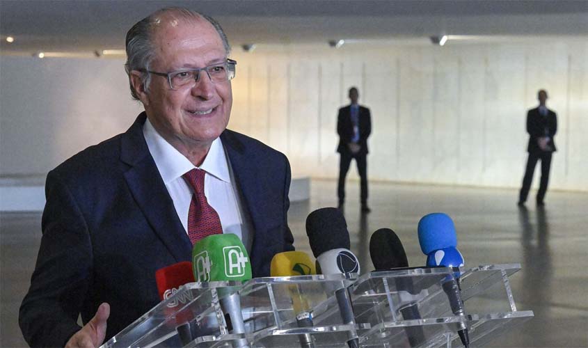 'Só faltam escandalosos juros caírem', defende Alckmin