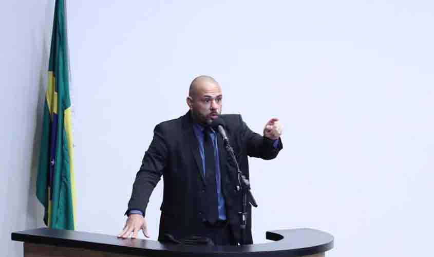 Projeto torna crime fazer saudação de organização criminosa