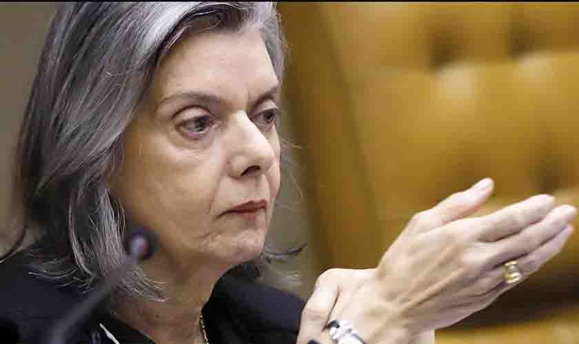 Cármen Lúcia confronta Bolsonaro e diz que 'sociedade não pode viver com essa audição permanente de xingamentos'