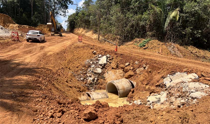 Sondagem do solo orienta obras na Rua Prof. Jerônimo