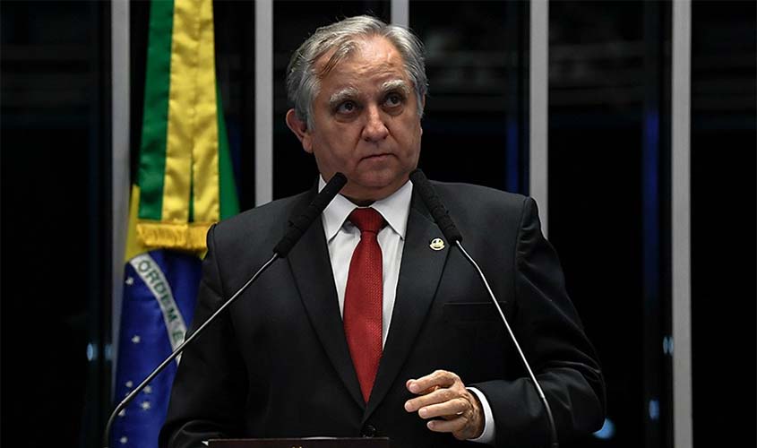 Izalci defende que Previdência de militares inclua policiais e bombeiros