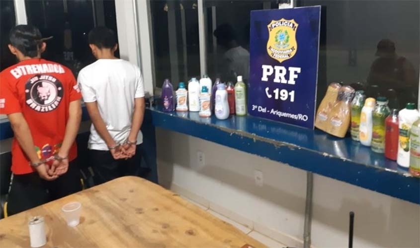 PRF prende dupla de equatorianos com 18 quilos de cocaína