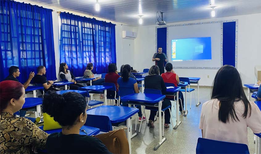 Recurso próprio: Prefeitura inicia implantação de lousas digitais nas escolas da rede municipal de ensino