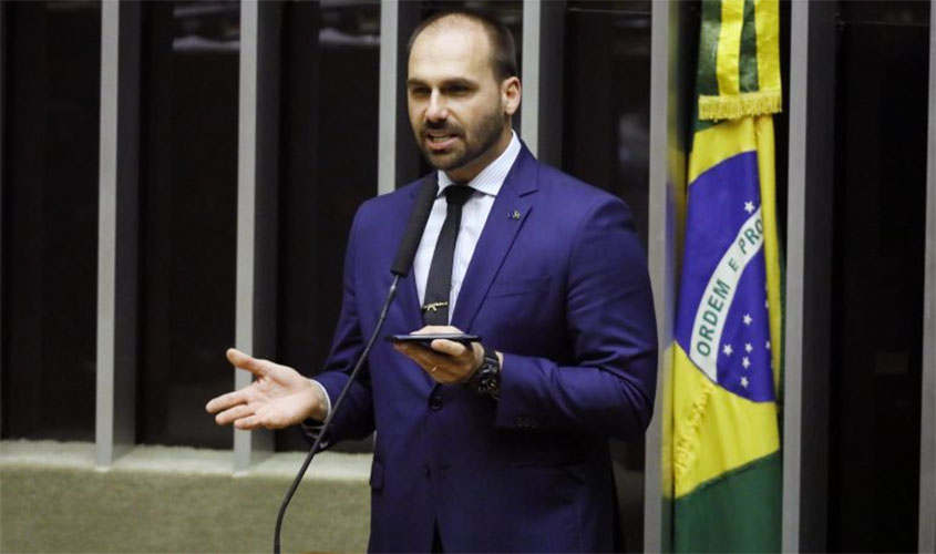 Deputados tentam trocar líder do PSL
