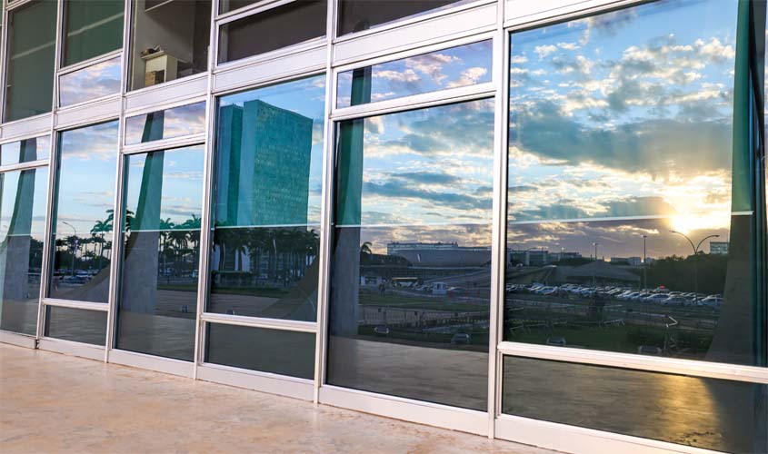 STF: falas de parlamentares não geram indenização estatal