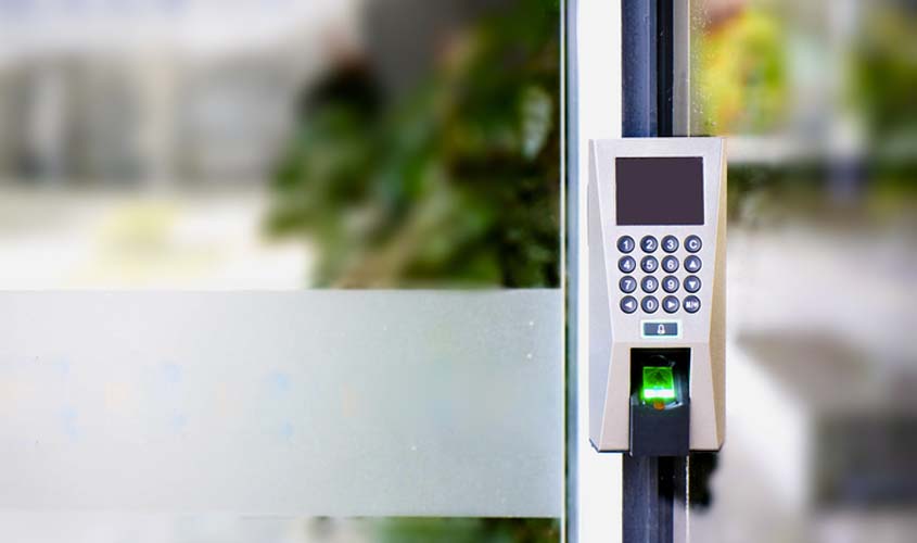 TST mantém indenização a porteiros substituídos por portaria virtual