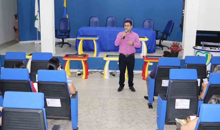 Escolas recebem mais de 100 mesas digitais