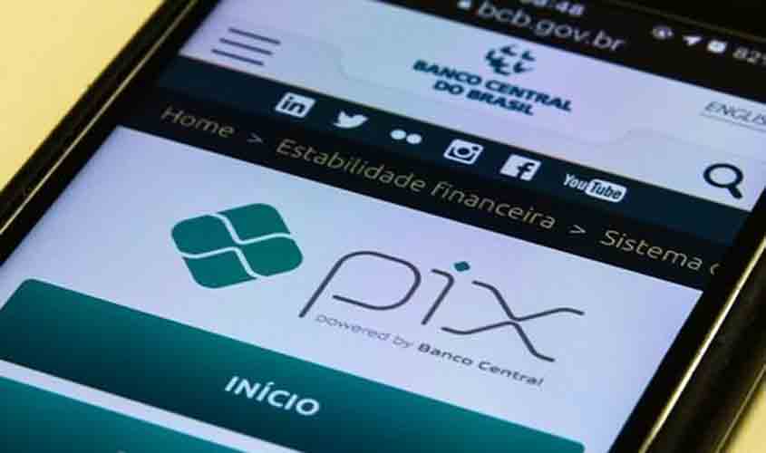 Pix: ferramenta de transferência imediata começa a funcionar no Brasil
