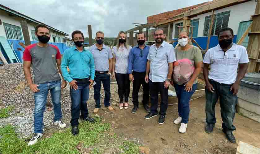 Deputado Laerte Gomes visita obras de reforma e ampliação na Escola Nelso Alquieri em Cacaulândia