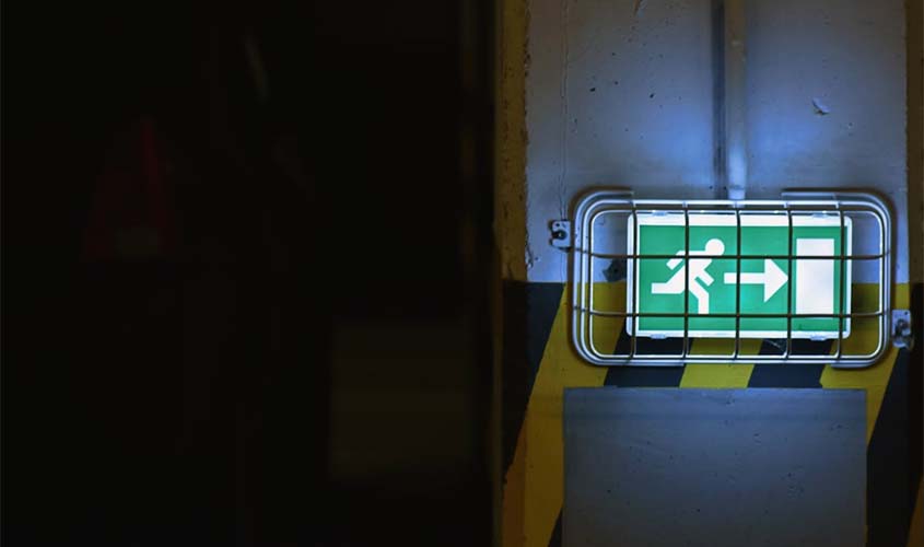 Erros na instalação de luzes de emergência e como evitá-los