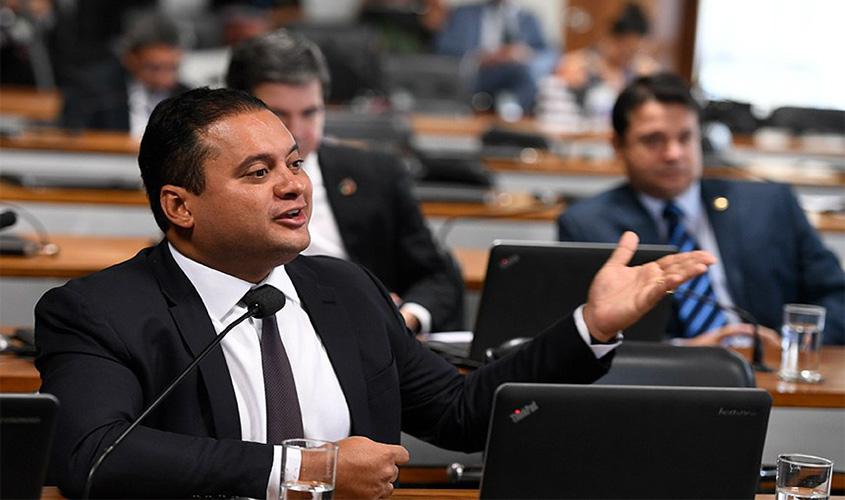 Projeto que proíbe taxa para religação de água e energia é aprovado em comissão