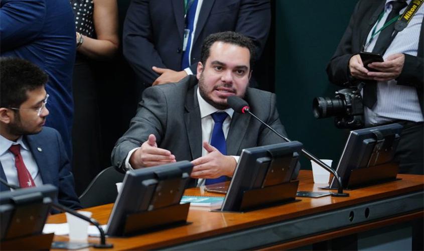 CCJ aprova admissibilidade de PEC que torna obrigatório voto impresso