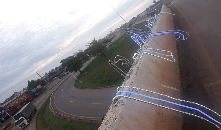 Prefeitura restaura ornamentação destruída por vândalos