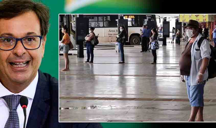 Com mais de 7 milhões de casos no Brasil, ministro do Turismo diz que ‘dá para liberar’ festas com 'até 300 pessoas'