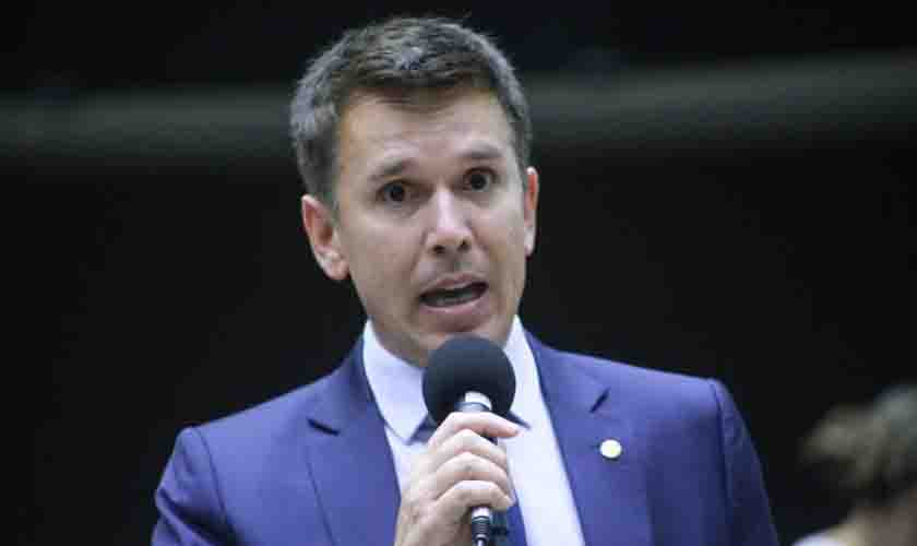 Deputados discutem projeto que legaliza cassinos no Brasil