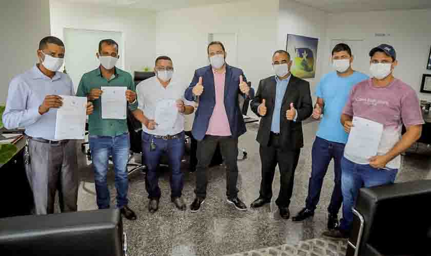 Liberado convênio de R$ 350 mil para a compra de trator com grade niveladora para a Associação Rancho Mariano