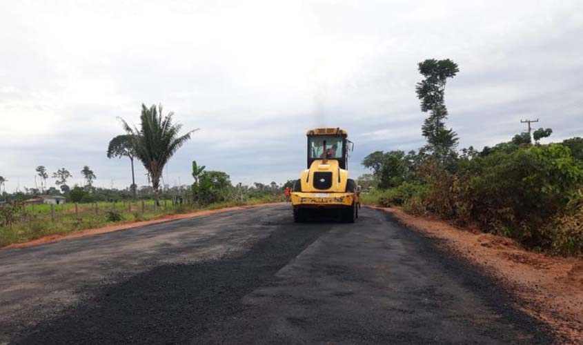 Alex Redano solicita tapa-buracos na RO-140 em Cacaulândia