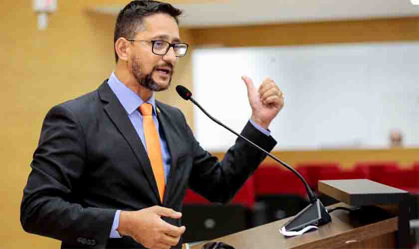 Lei de autoria do deputado Anderson Pereira obriga supermercados, hipermercados, atacadões e similares a higienizar carrinhos e cestos de compras