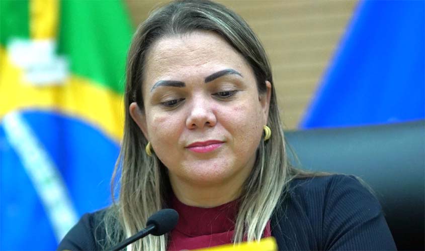 Cláudia de Jesus propõe criação de frente em defesa da Transposição de Servidores para a União