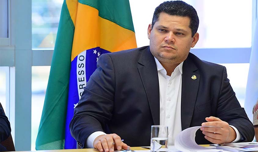 Davi aponta onda de intolerância e preconceito na internet  