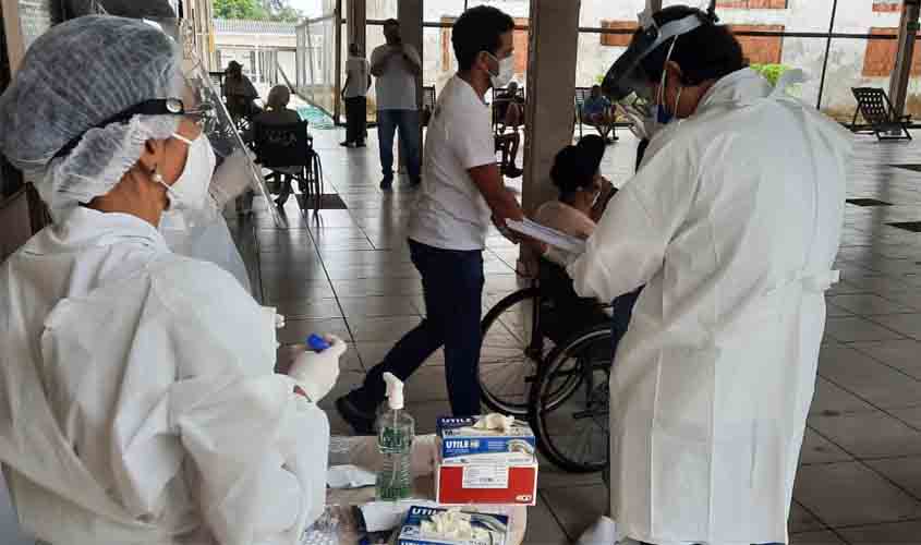 Vigilância Epidemiológica testaidosos do Lar Aurélio Bernardi