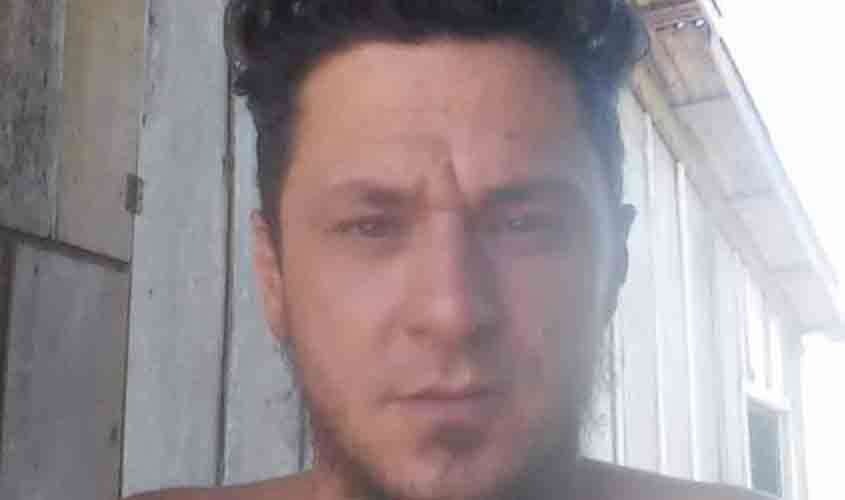 Polícia desvenda assassinato de homem de 33 anos e prende dois suspeitos; um está foragido