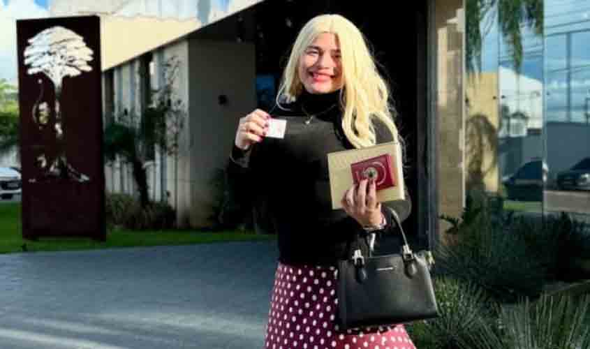 Valentina Franco faz história como a primeira advogada trans de Rondônia a ter o nome incluído na carteira da OAB