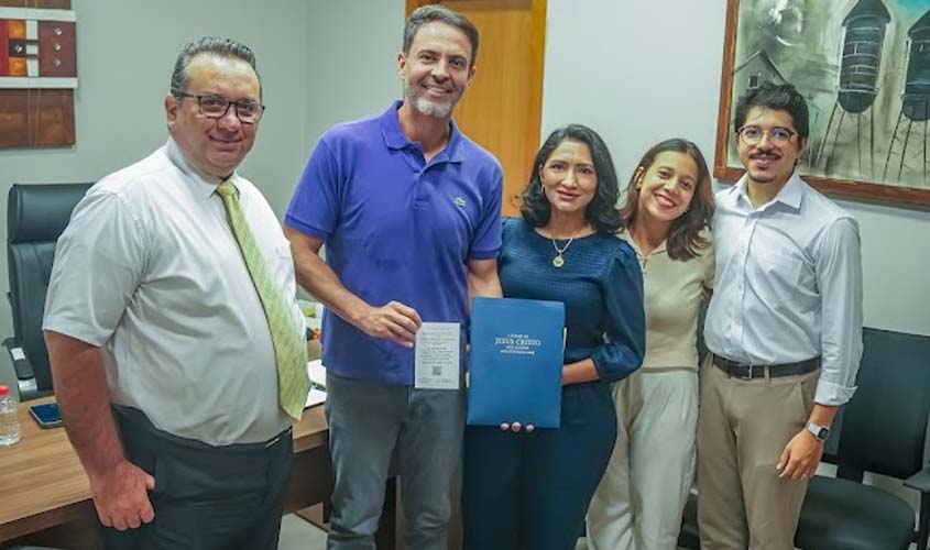 Igreja de Jesus Cristo e Prefeitura discutem parcerias humanitárias