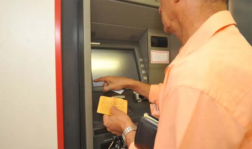 Agências bancárias reabrem nesta quarta a partir do meio-dia