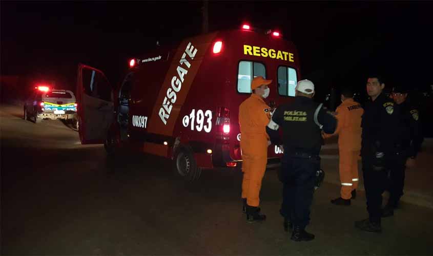 Mulher é atacada com facadas na frente das filhas menores