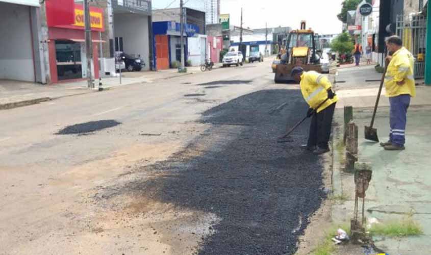 Prefeitura realiza serviços em várias ruas da cidade