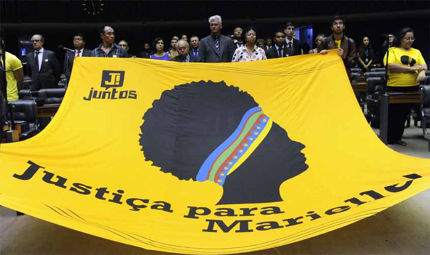 Debatedores cobram resposta sobre mandantes da execução de Marielle Franco em sessão solene