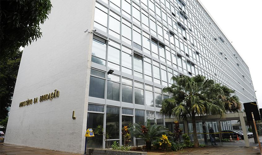 MEC autoriza ensino a distância em cursos presenciais