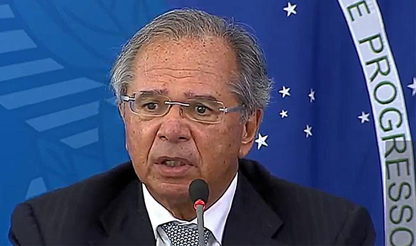 Voucher para trabalhador informal vai durar três meses, diz Guedes