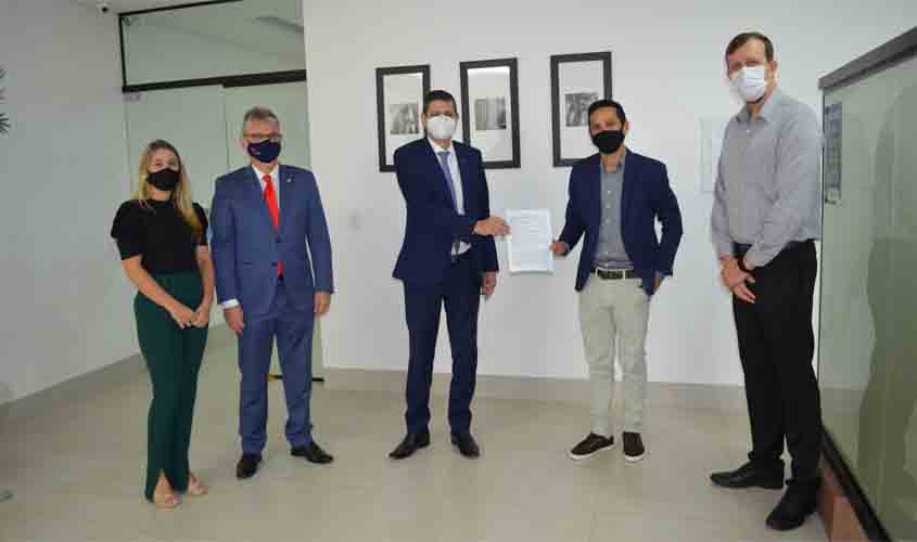 OAB e INSS firmam convênio que garante um servidor do órgão no Espaço Caaro