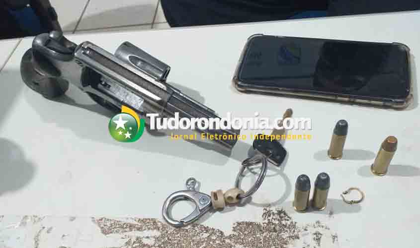 Suposto membro do CV é preso com arma