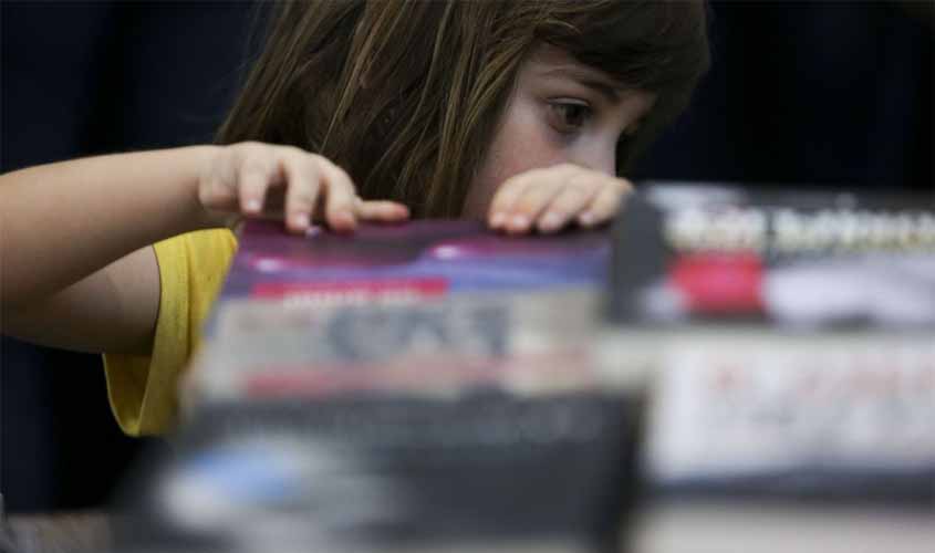 No Dia do Livro Infantil, escritora dá dicas para incentivar a leitura