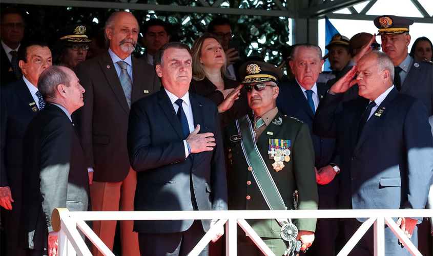 Bolsonaro diz que Exército sempre esteve ao lado da vontade nacional