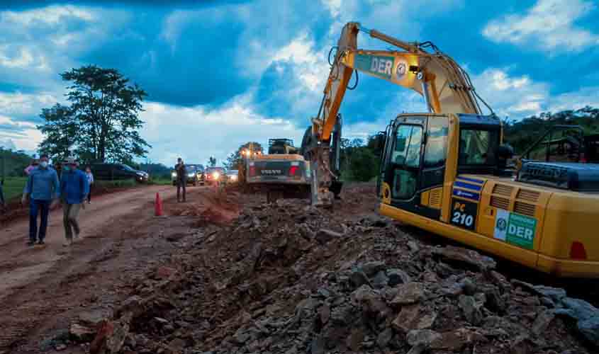 DER concentra força-tarefa para trabalhos desenvolvidos nas serras de Tarilândia, distrito de Jaru, na RO- 464